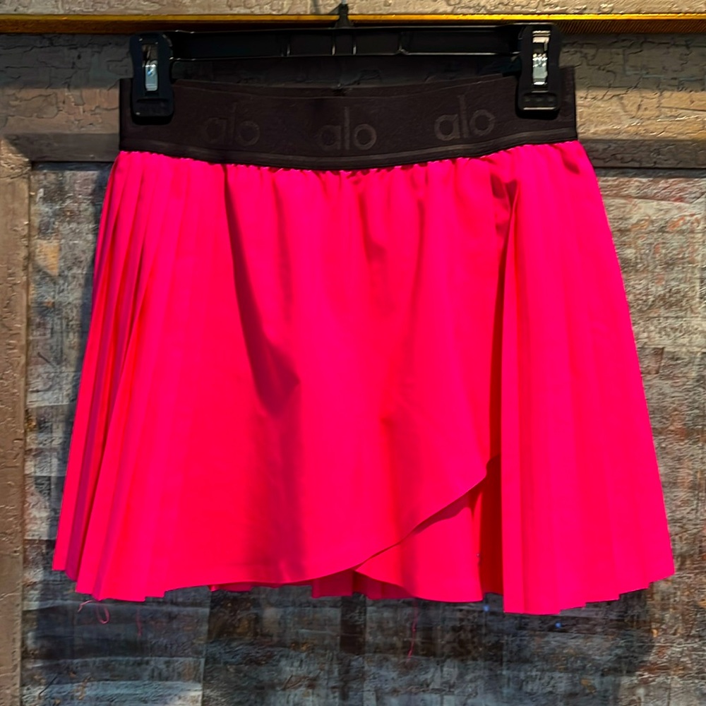 Alo Yoga Aces Tennis Skirt in Hot Pink S
